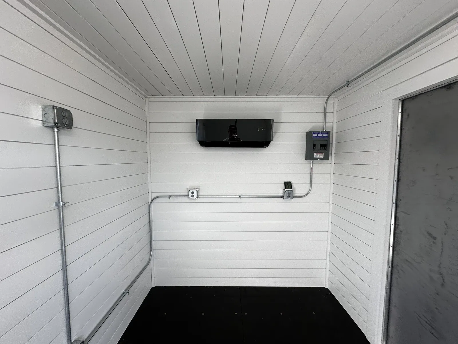20ft 20’ Slate Gray Shiplap 120V Shipping Container Office Mini Split for Sale - Image 6