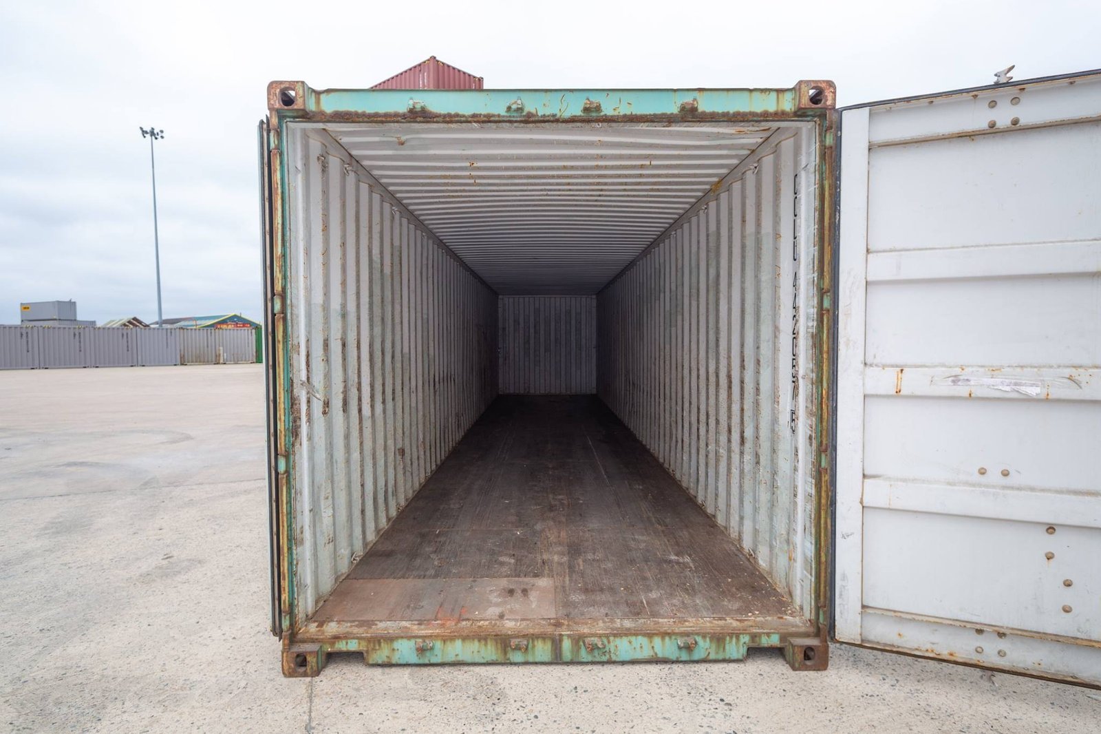 40FT Preloved Shipping Container – Wind & Watertight for Sale - Image 4