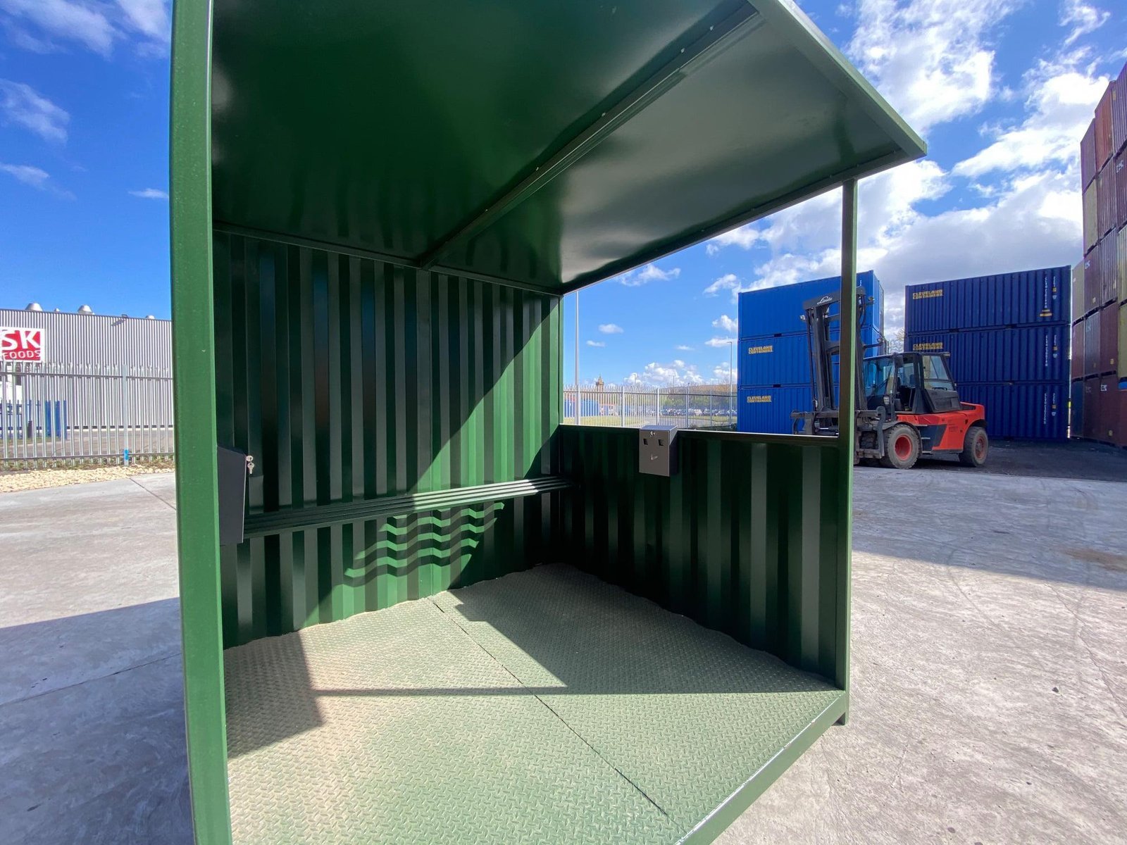 5 x 8ft Premium Smoking Shelter Ready to Ship! for Sale - Image 4