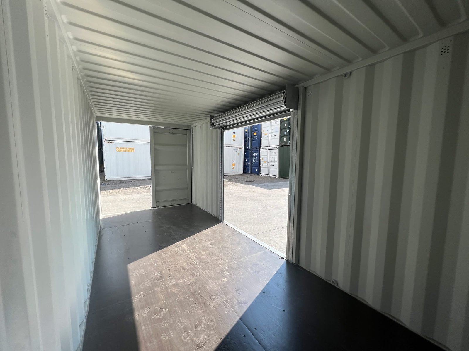 20ft Custom Shipping Container – Roller Shutter RAL 7035 Respray for Sale - Image 3