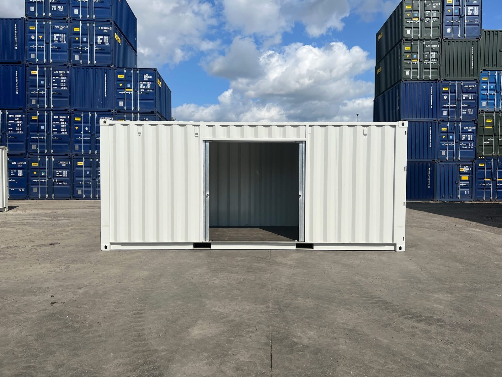 20ft Custom Shipping Container – Roller Shutter RAL 7035 Respray for Sale - Image 4