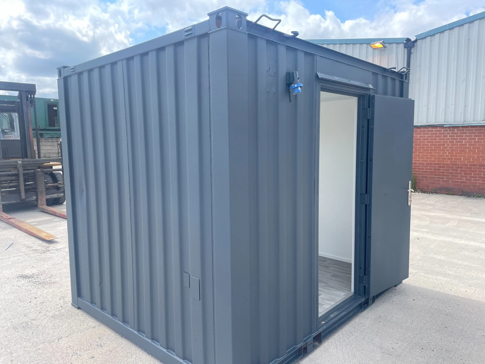 10×8 ft Small Office Container, High Security for Sale - Image 4