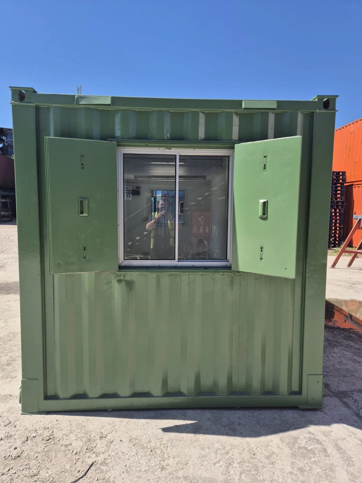 20 x 8 AV Open plan office green for Sale - Image 6