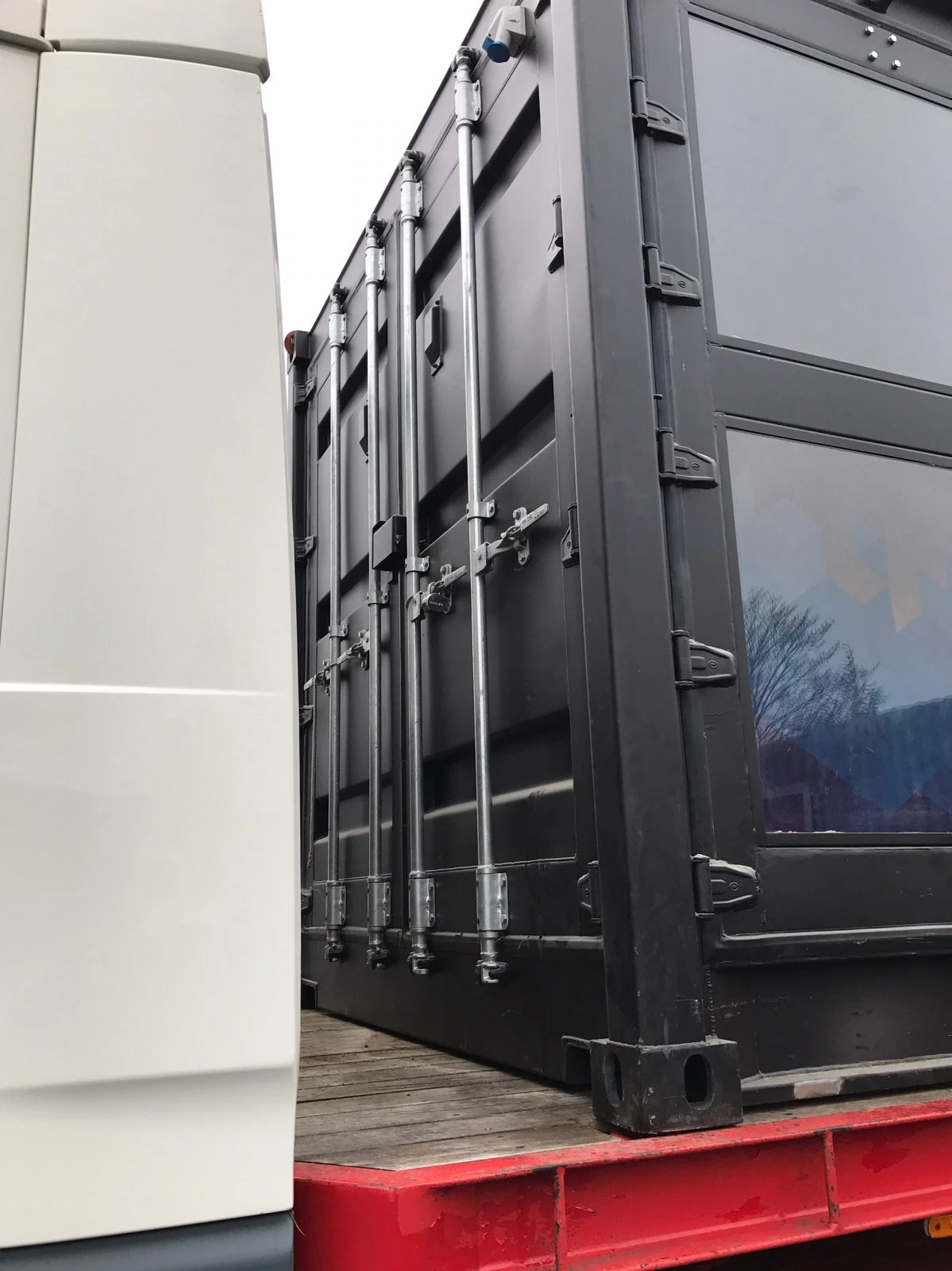 20ft Container With Glass Windows for Sale - Image 4