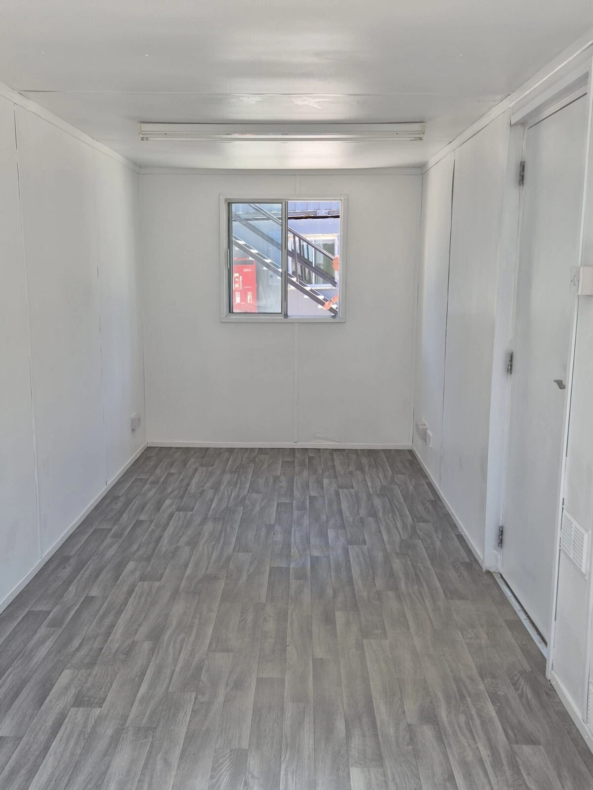 20 x 8 AV Open plan office green for Sale - Image 3